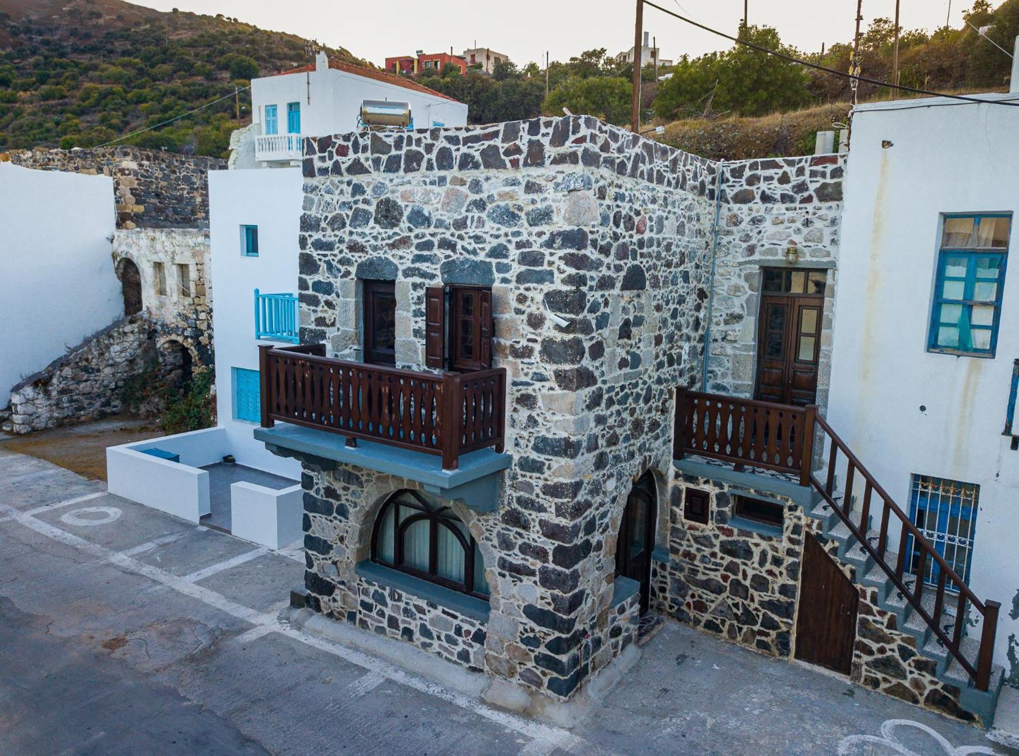 Апартаменты Plousiadi΄S Stone House Paloi Экстерьер фото