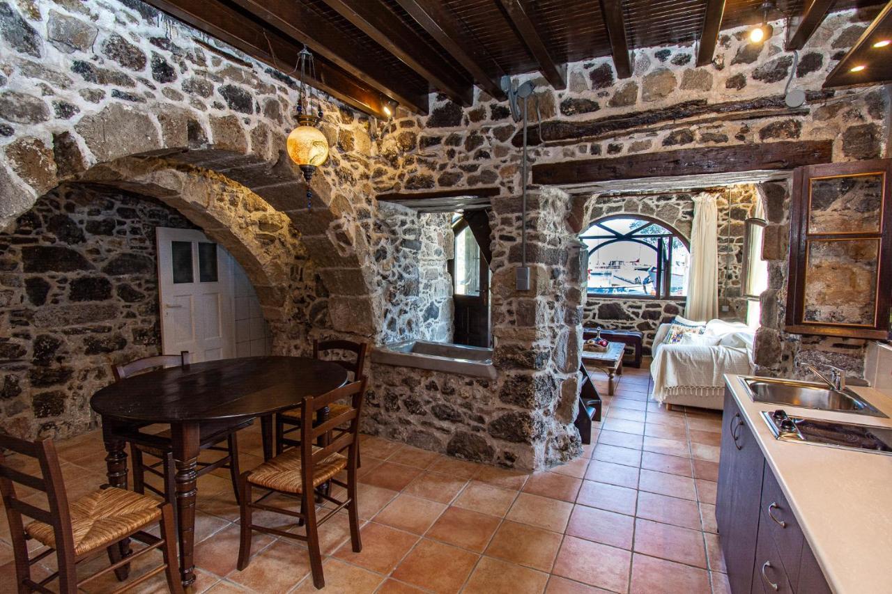 Апартаменты Plousiadi΄S Stone House Paloi Экстерьер фото