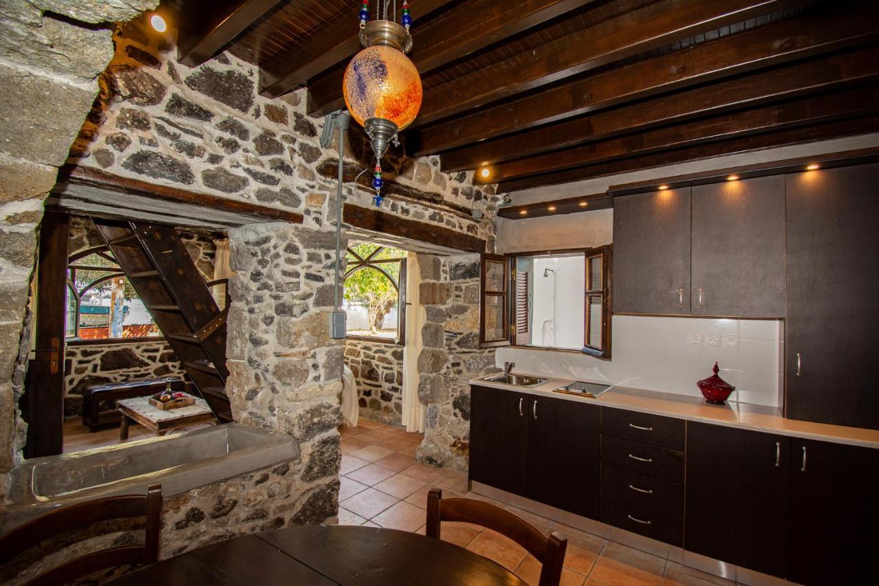 Апартаменты Plousiadi΄S Stone House Paloi Экстерьер фото