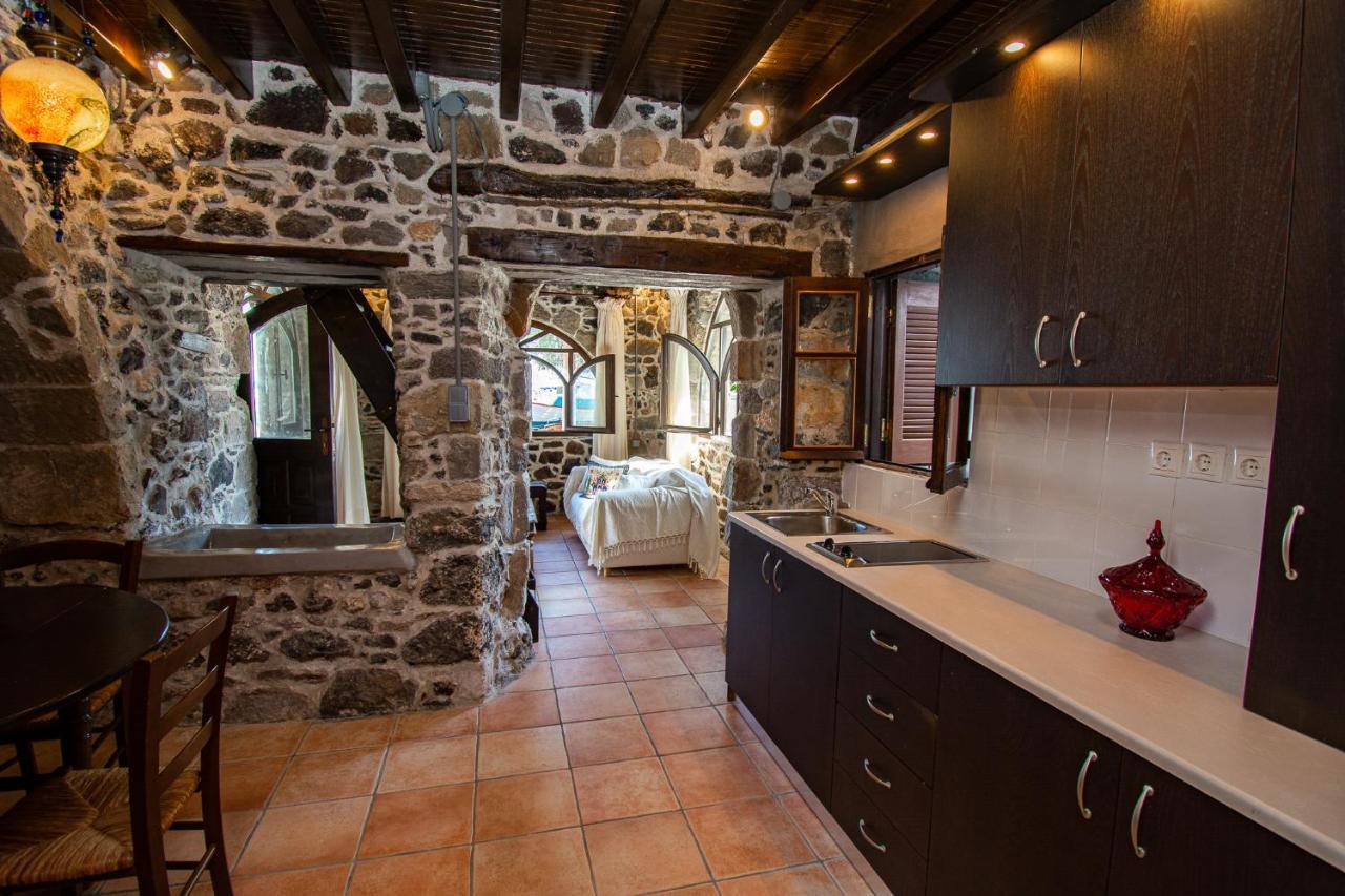 Апартаменты Plousiadi΄S Stone House Paloi Экстерьер фото