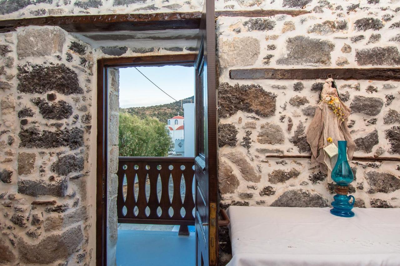 Апартаменты Plousiadi΄S Stone House Paloi Экстерьер фото