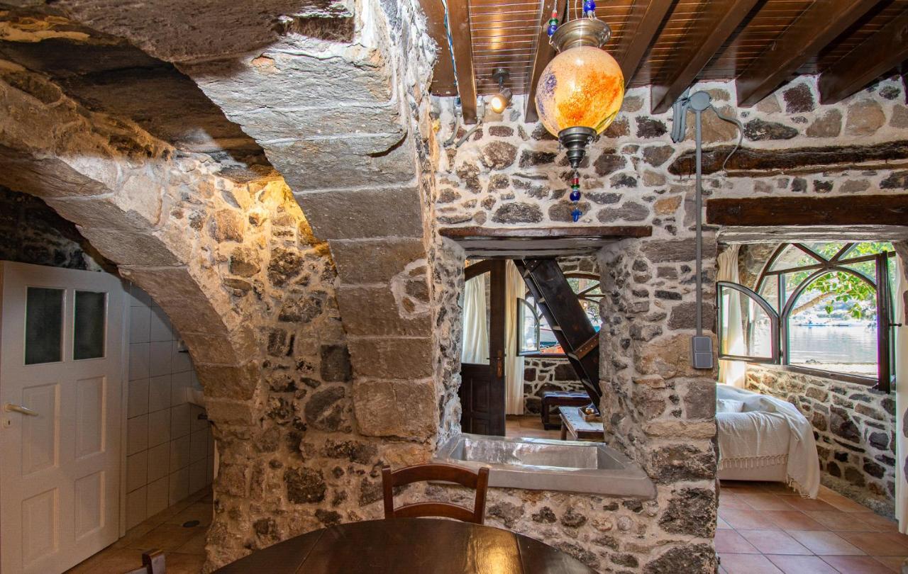 Апартаменты Plousiadi΄S Stone House Paloi Экстерьер фото